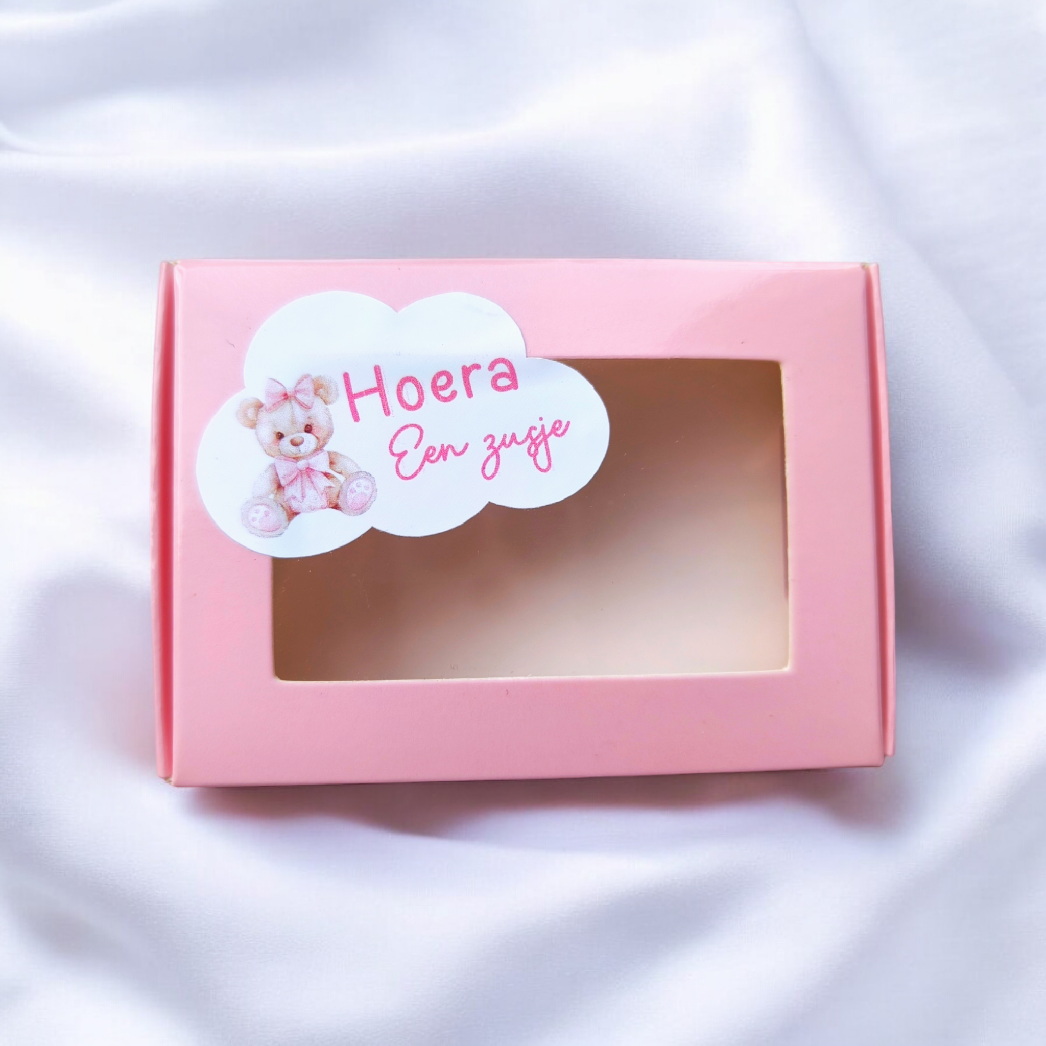 Traktatie met sticker Hoera een zusje